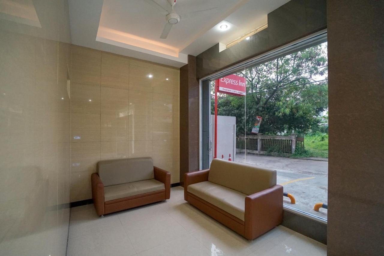 Oyo 616 Express Inn Palembang Buitenkant foto