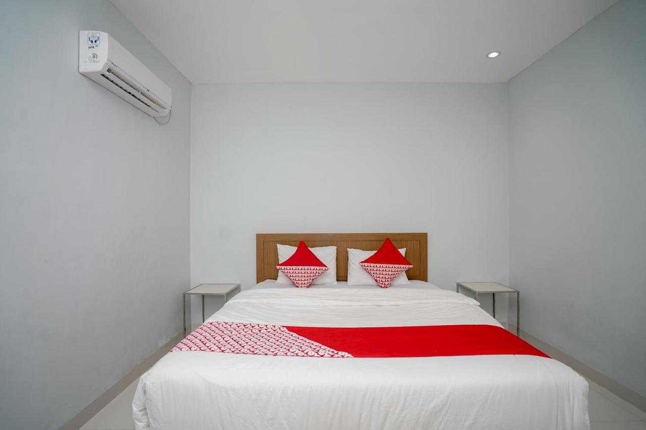 Oyo 616 Express Inn Palembang Buitenkant foto