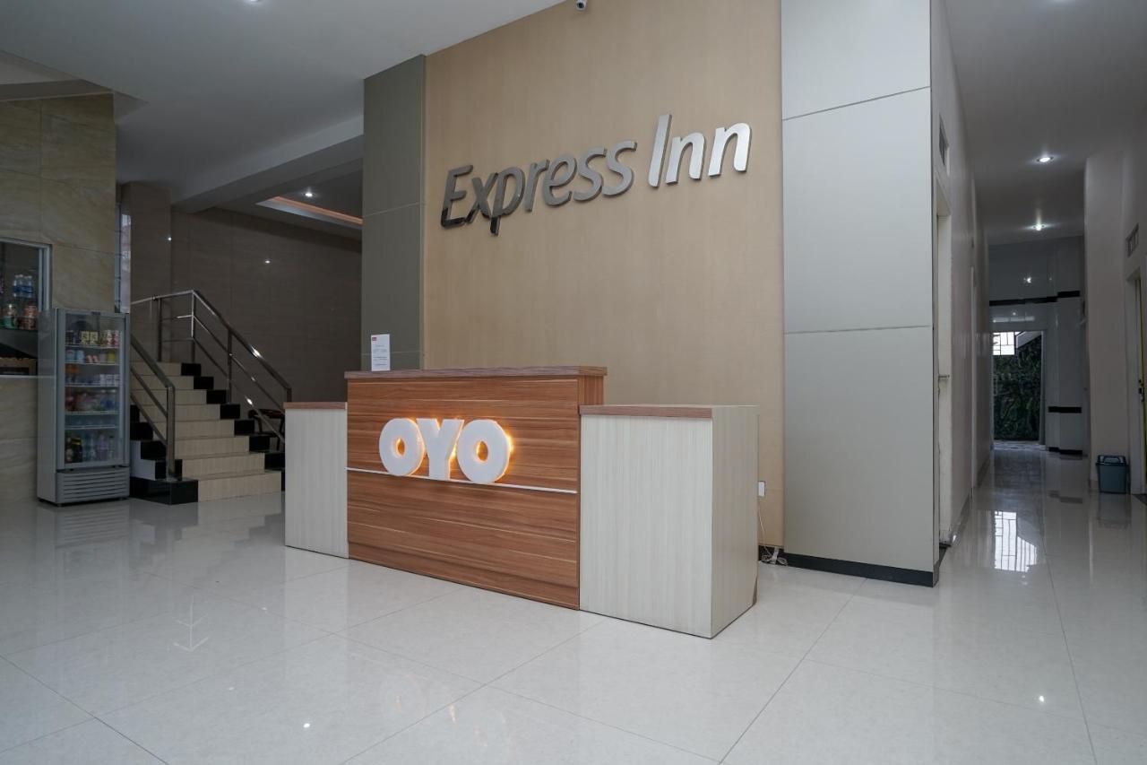 Oyo 616 Express Inn Palembang Buitenkant foto