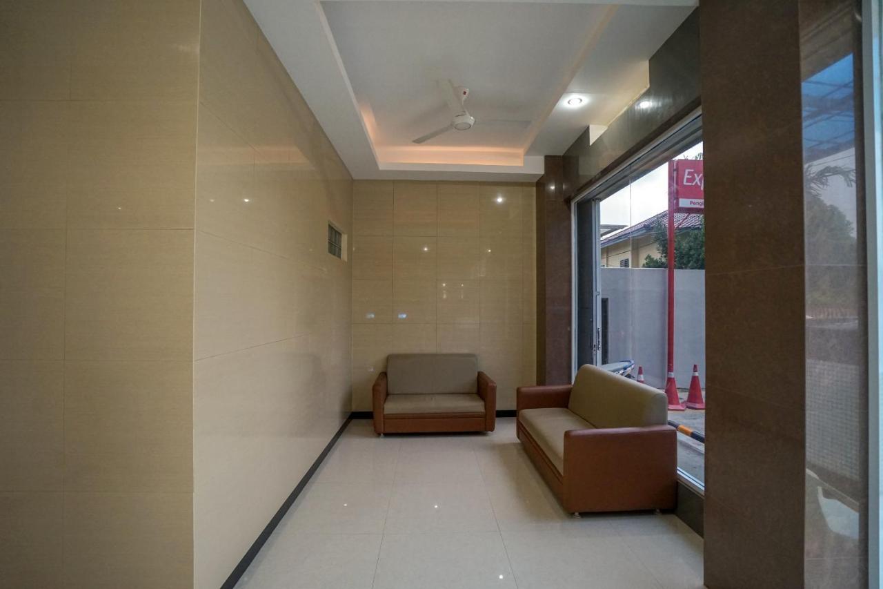 Oyo 616 Express Inn Palembang Buitenkant foto