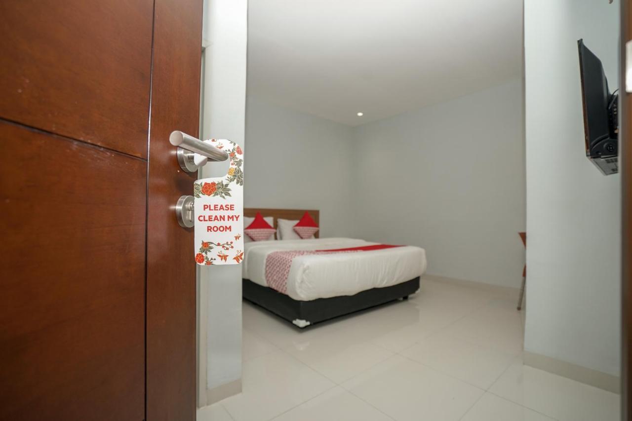 Oyo 616 Express Inn Palembang Buitenkant foto