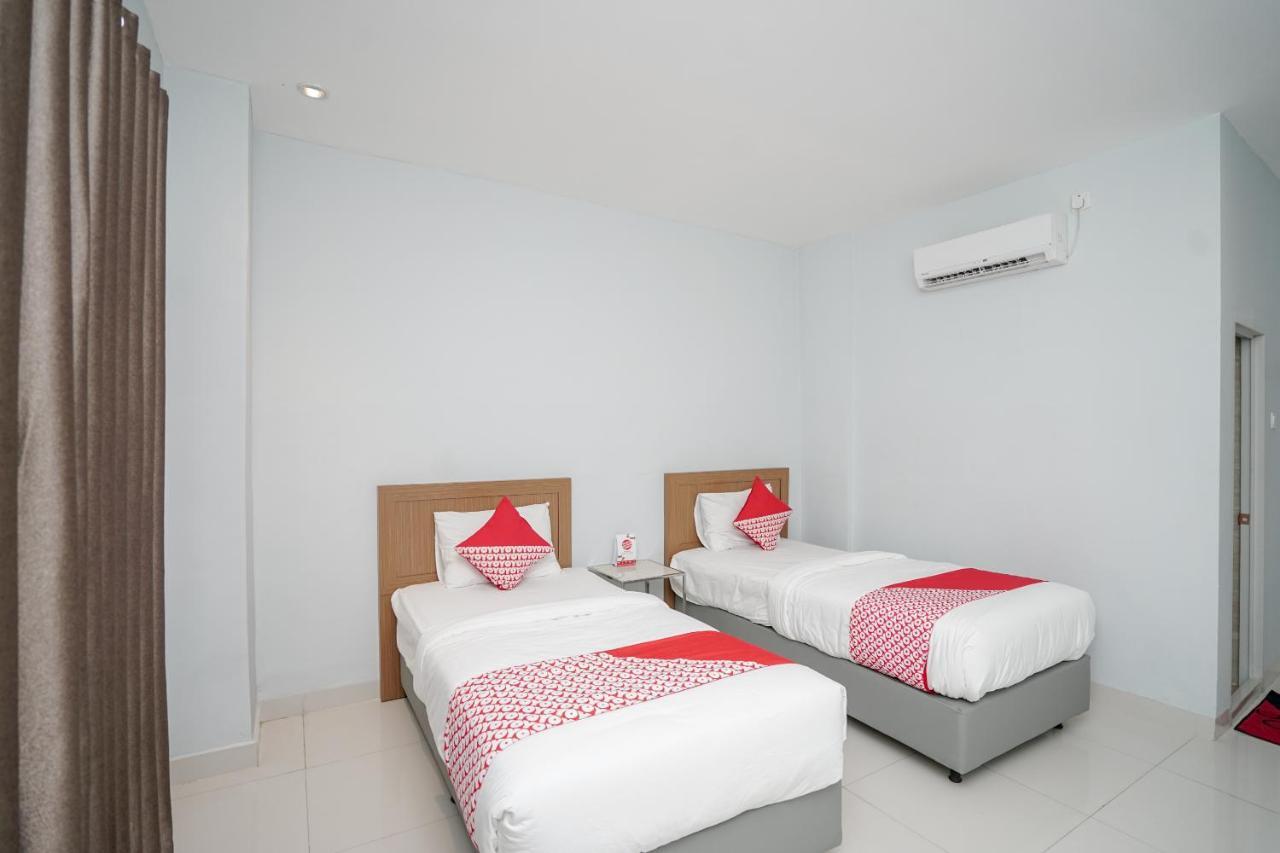 Oyo 616 Express Inn Palembang Buitenkant foto